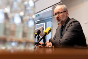 Minister Niedzielski o stanie epidemii, kontraktach na szczepionki i paszportach covidowych