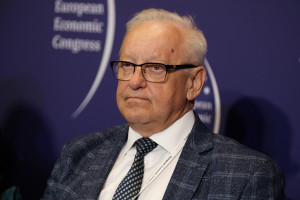 Kiedy pieniądze z UE na pomoc uchodźcom? Piecha: środki będą, ale czy już? Wątpię