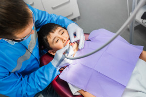 Gaz rozweselający u dentysty łagodzi objawy strachu i paniki. Ale to dodatkowy koszt