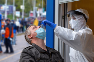 Eksperci ostrzegają: koronawirus może powrócić. 