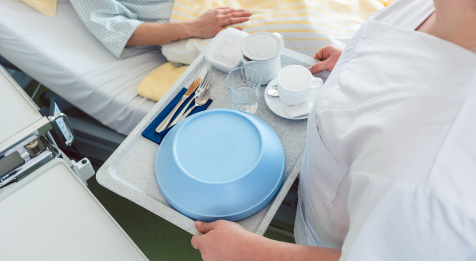 Problem z żywieniem w szpitalach dotyka wielu placówek. Fot. Shutterstock Aż 11 procent chorych niedożywionych w trakcie hospitalizacji. Czy przepisy to zmienią?