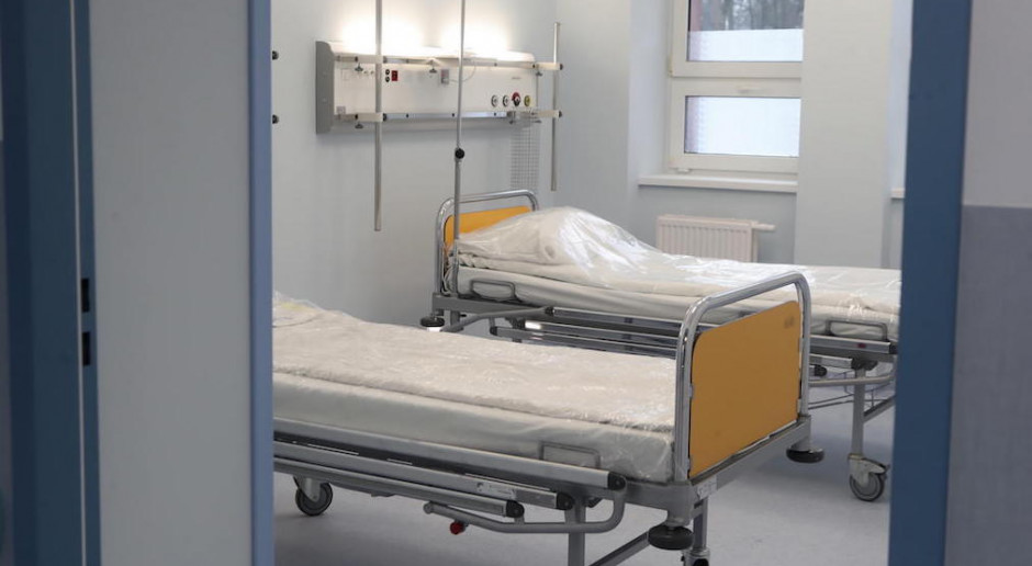 Szpitale powiatowe otrzymały od samorządów 5,8 mld zł w latach 2015-2021. Raport