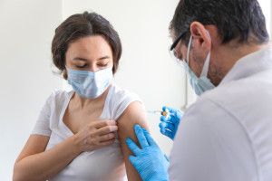 Powszechne e-skierowania na szczepienia przeciw grypie? Jest postulat