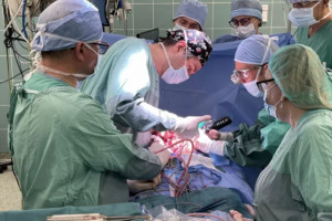 Unikatowa na skalę Europy operacja trwała 13 godzin. Usunięto masywną deformację kręgosłupa