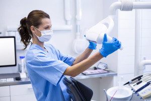 Higienistka, asystentka i technik dentystyczny też dostaną podwyżki od lipca