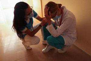 Młodzi lekarze coraz częściej mają syndrom wypalenia zawodowego