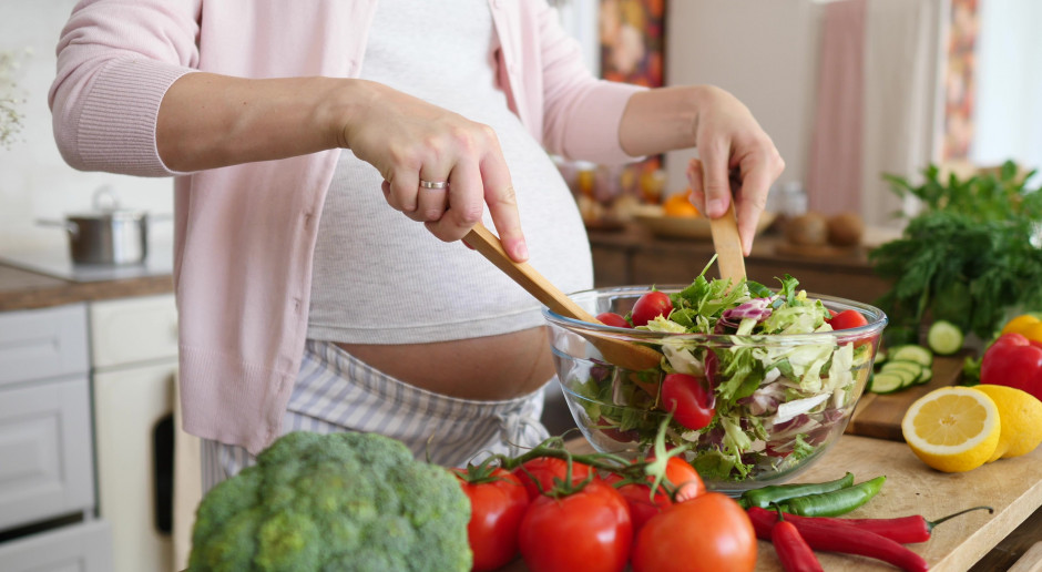 Dieta wegetariańska w ciąży nie jest polecana. Ekspertka wyjaśnia powody