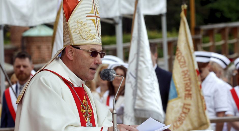 Prymas Polski abp Wojciech Polak przewodniczy mszy świętej z okazji 98. Ogólnopolskiej Pielgrzymki Służby Zdrowia na Jasną Górę w Częstochowie Fot. PAP/Waldemar Deska Prymas podziękował medykom za zaangażowanie w pomoc pacjentom podczas pandemii i wojny w Ukrainie