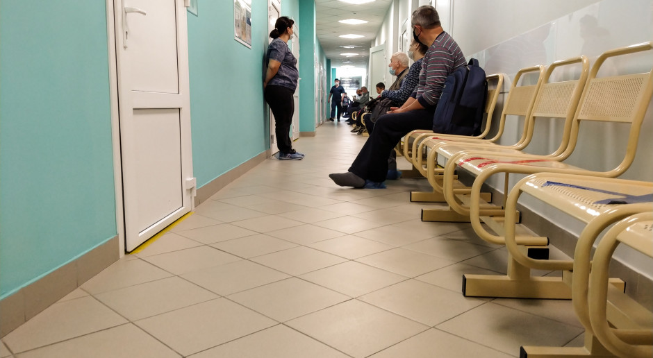 Lekarze rodzinni przypominają o obowiązku noszenia maseczek w przychodniach i szpitalach Fot. Shutterstock PPOZ: nadal rekomendowane są maseczki w przychodniach i szpitalach