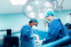 Ministerstwo Zdrowia zachęca do szkolenia z "chirurgicznej asysty lekarza". Wnioski do 31 maja