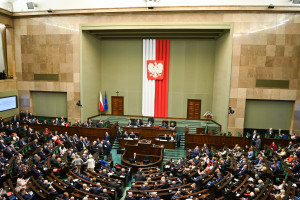 Komisja Zdrowia błyskawicznie odrzuciła poprawki. Ustawa o wynagrodzeniach wraca do Sejmu