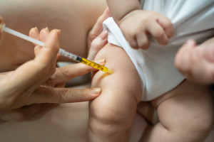 Diphtérie, tétanos, coqueluche, polio.  Un vaccin combiné pour les jeunes enfants n'est pas disponible