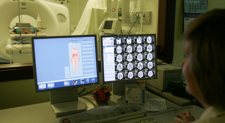 Sztuczna inteligencja sama postawi diagnozę i zapełni luki kadrowe wśród radiologów?