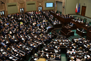 Szef Komisji Zdrowia: podwyżki medyków od 1 lipca zagrożone. Co zrobi Sejm?