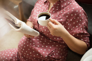 Kawa nie szkodzi w ciąży. "Ciężarne mogą cieszyć się kawą, nie martwiąc się o zwiększenie ryzyka"