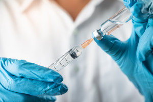 Dwuskładnikowa szczepionka przypominająca chroni przed subwariantami Omikronu