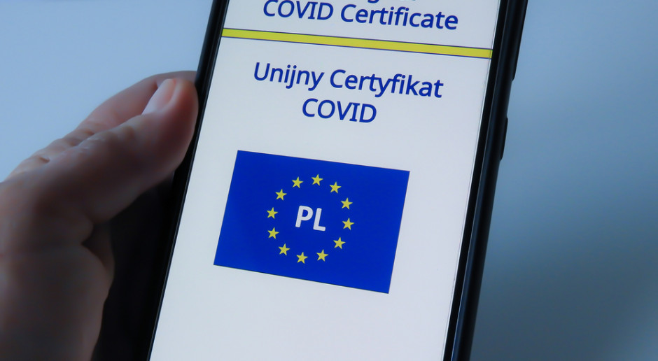 Rada UE przedłużyła o rok ważność certyfikatu Covid