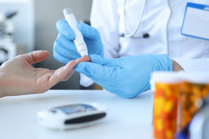 Długa kolejka do diabetologa na NFZ. Według Ministerstwa Zdrowia trzeba czekać 73 dni
