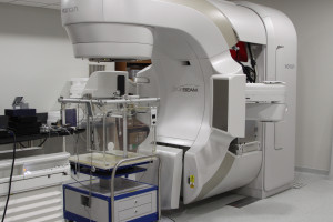 W szpitalu uruchomiono nowoczesne urządzenie do radioterapii. Dla pacjentów po operacjach