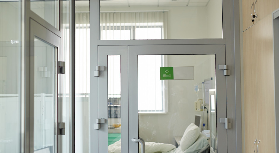 Niektóre szpitale wciąż ograniczają odwiedziny. 154 skarg do RPP