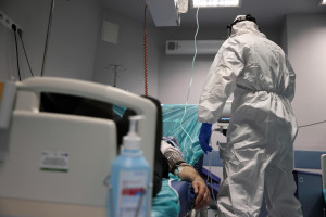 Rośnie liczba zakażeń koronawirusem w Polsce. Minister Adam Niedzielski uspokaja
