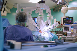 Szpitale apelują do Ministerstwa Zdrowia o lepsze finansowanie operacji z użyciem robota
