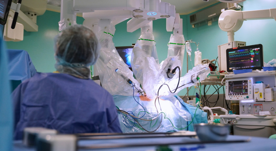 Operacja z zastosowaniem robota da Vinci w CSK MSWiA w Warszawe Fot. PAP/Leszek Szymański Szpitale apelują do Ministerstwa Zdrowia o lepsze finansowanie operacji z użyciem robota
