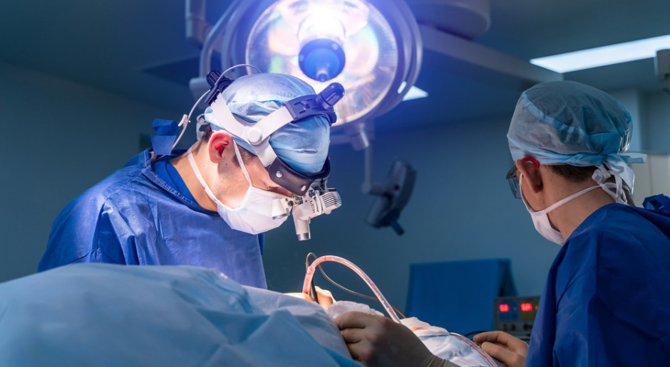 W trombektomii mechanicznej liczy się czas od udaru do zabiegu. Fot. Shutterstock Szpital nagradzany za leczenie udarów niedokrwiennych wciąż poza listą. Apele bezskuteczne