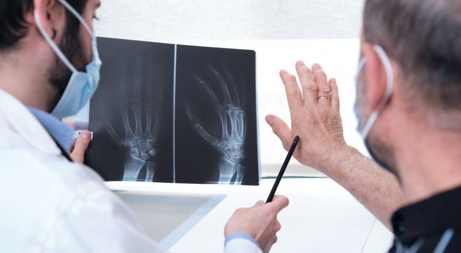 Pacjenci z zapalnymi chorobami stawów zyskali dostęp do nowych leków Fot. Shuttertock Reumatologia. Od lipca nowe leki w programach lekowych. "Leczenie coraz efektywniejsze"
