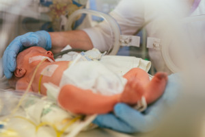 Neonatologia i żądania płacowe: pensje powyżej 45 tys. zł na miesiąc to koniec szpitala