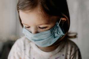 Niska śmiertelność dzieci chorych na COVID-19. W Polsce nie ma pełnych danych na ten temat