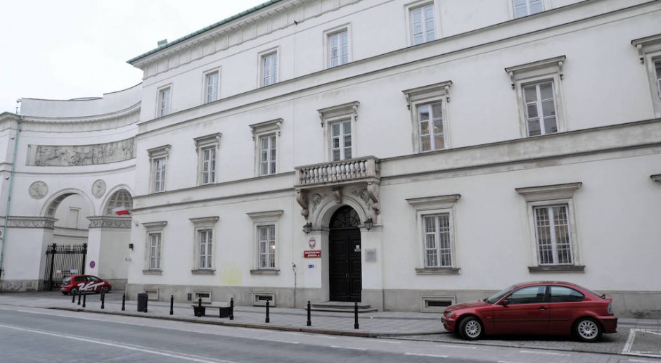 Na zdjęciu gmach Ministerstwa Zdrowia Fot. Albert Zawada/PAP Pandemia stała się przykrywką dla łamania standardów tworzenia prawa