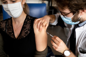 W tym kraju popyt na szczepionkę przeciw małpiej ospie przewyższa podaż