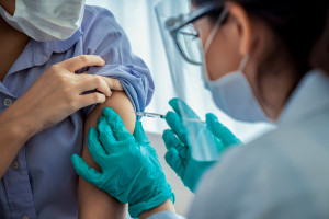 Do 2 sierpnia wykonano już ponad 55 mln szczepień przeciwko koronawirusowi w Polsce