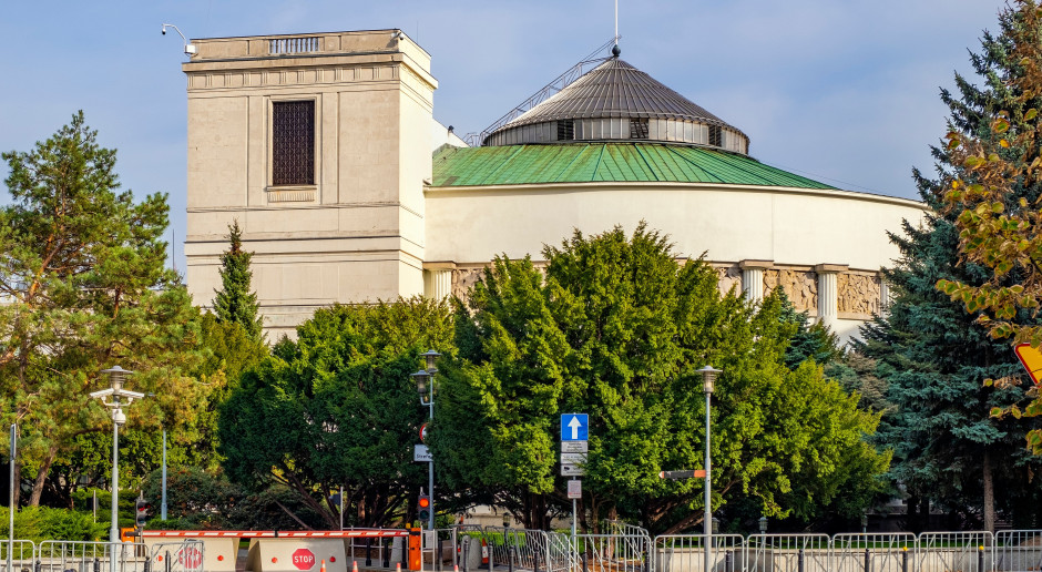 5 sierpnia sejmowa Komisja Zdrowia zajmie się ustawą o zawodach pielęgniarki i położnej Fot. Shutterstock Dziś posiedzenie sejmowej Komisji Zdrowia. Ważne zmiany dla pielęgniarek, ratowników i fizjoterapeutów