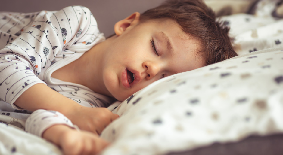 Dzieci śpiące krócej niż 9 godzin, jako nastolatkowie mają kłopoty z pamięcią? Niepokojące wyniki badania