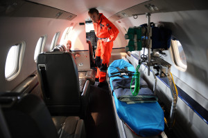 Ministerstwo Zdrowia: z wojskowego lotniska na Okęciu wystartował odrzutowiec LPR po 3 rannych w wypadku w Chorwacji