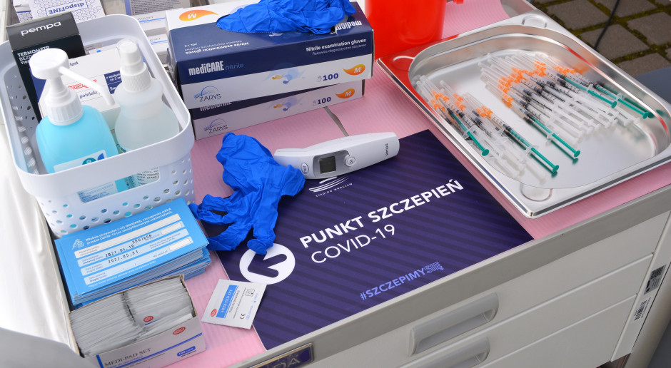 Niedzielski: wystawiono 382 tys. e-skierowań dla medyków na czwartą dawkę szczepienia przeciw COVID-19