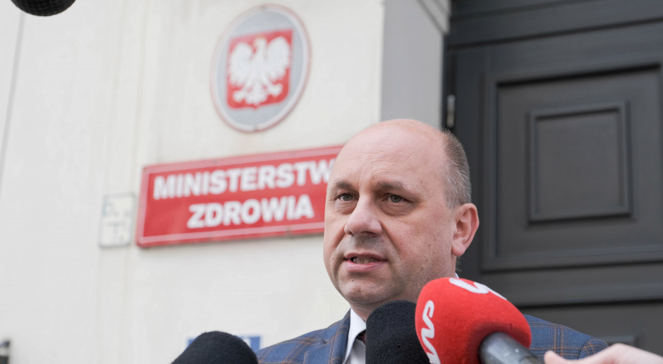 Dr Jarosław Madowicz jest też prezesem zarządu głównego Polskiego Towarzystwa Ratowników Medycznych Fot. PAP/Mateusz Marek Dyrektor Madowicz ma wyprowadzić szpital z poważnego kryzysu. "To skok do basenu z niewielką ilością wody"