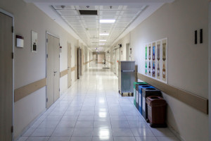 Nowa lista szpitali, które nie mają na podwyżki. NFZ odpowiada: 92 proc. placówek podpisało aneksy