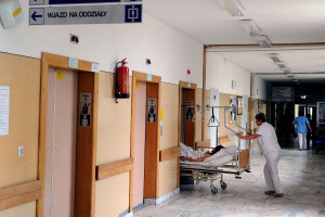 Szpital wojewódzki nie potrzebuje pielęgniarek z magistrem. Kilkadziesiąt w proteście poszło na zwolnienia