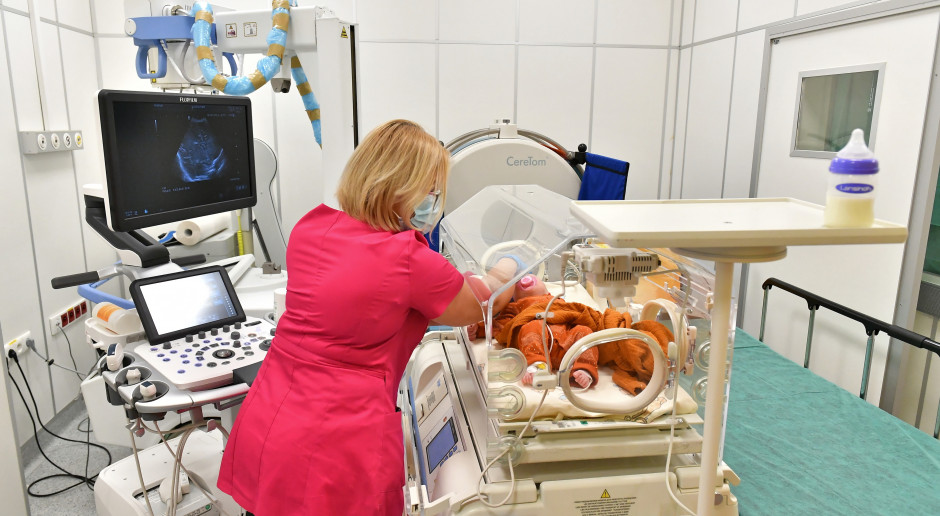 Ultrasonografia ma być jedną z certyfikowanych umiejętności lekarskich. Fot. PAP/Maciej Kulczyński Ministerstwo Zdrowia wprowadzi 37 umiejętności lekarskich. "Nie jest do końca jasne czemu ma to służyć"