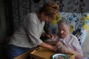 Hospicjum wspiera rodziny w opiece nad seniorami. Projekt potrwa trzy lata