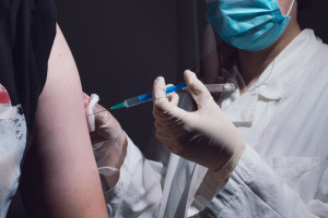 W Polsce wykonano dotąd ponad 56,05 mln szczepień przeciw COVID-19