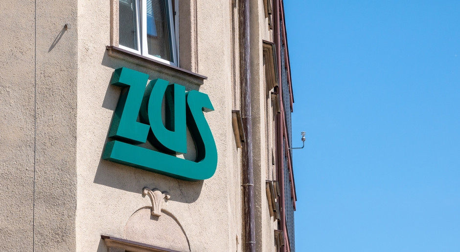 Jeśli zmienimy miejsce pobytu w trakcie e-ZLA, powinniśmy w ciągu trzech dni poinformować o tym pracodawcę i ZUS. Fot. Shutterstock ZUS musi wiedzieć, gdzie leczy się chory. Inaczej może przerwać zwolnienie L4