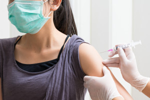 Wiceminister zdrowia: chcemy, żeby szczepionka przeciw HPV była refundowana od nowego roku