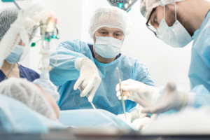 Jednoczesnego przeszczepu serca i wątroby wymaga coraz więcej pacjentów. W Polsce - aż 5 chorych