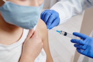 Naczelna Izba Lekarska: apteki stanowią 21 proc. punktów szczepień