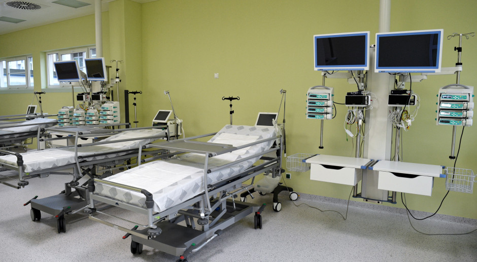 Szpital Specjalistyczny w Stalowej Woli ma 50 mln długu. PAP/Darek Delmanowicz Pracownicy donieśli na dyrekcję szpitala. Zawiadomili CBA, CBŚ i policję