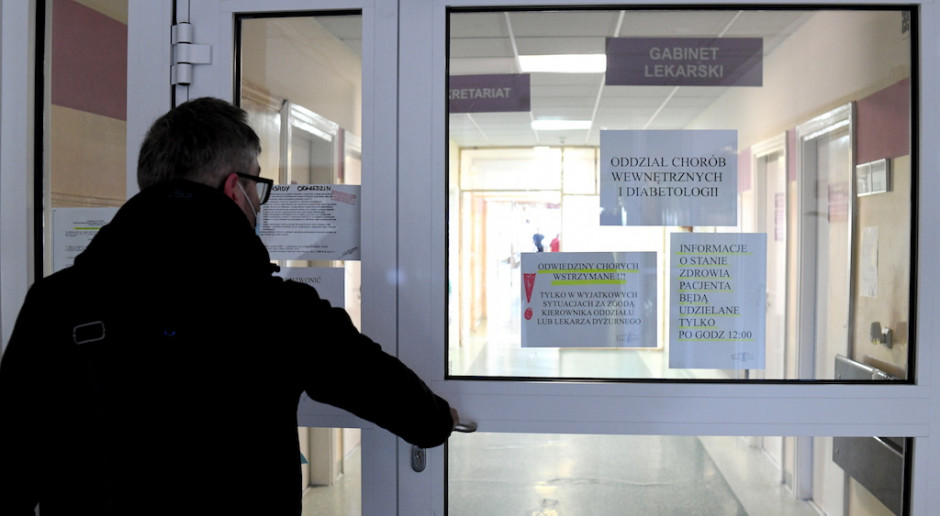 Lekarze z interny odchodzą z pracy Fot. Darek Delmanowicz/PAP Lekarze z interny odchodzą z pracy. Dyrektor ma dwa miesiące, żeby ich zatrzymać